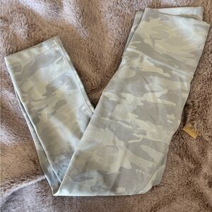 Lululemon White Camo Cropped Leggings- 6